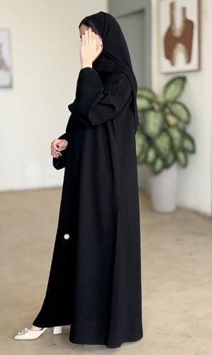 عباية بطرحة دانة منقط