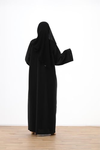 عباية بطرحة بان