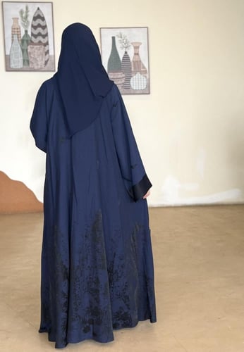 عباية بطرحة ايشة كحلي