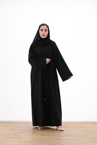 عباية بطرحة بان