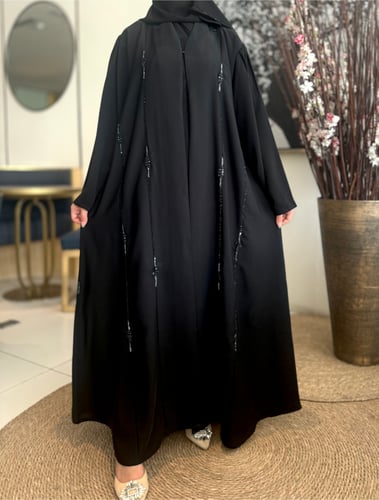 عباية بطرحة القمة