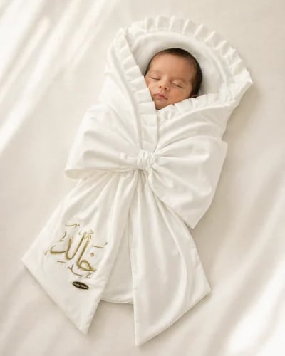 Crib with bow and ruffle
