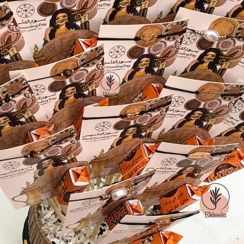 توزيعات باقة مع التعبية ليوم التأسيس ( قطعه واحده...