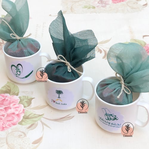 توزيعات اكواب بلاستيكيه مع تعبيه بثيم اليوم الوطني...