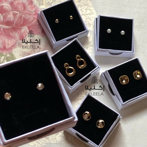 توزيعات اكسسوار اذن منوع مع ثيم ورقي للتوعيه بسرطا...