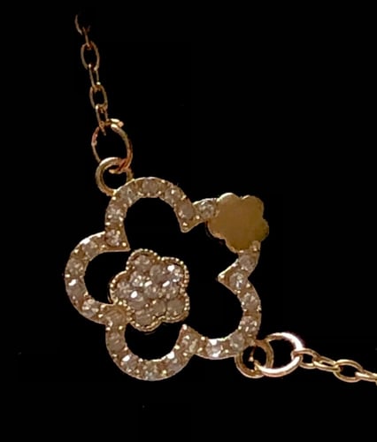 توزيعات اكسسوار اساور منوعه مع ثيم ورقي للتوعيه بس...