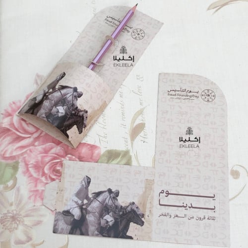 توزيعات بطاقات للاقلام والورد عن يوم التأسيس ( 12...