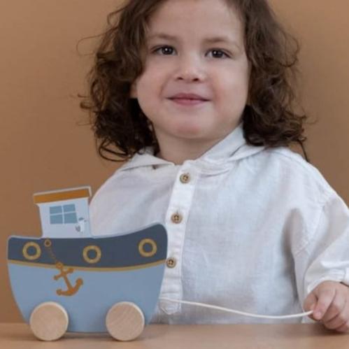 سفينة خشبية جرار