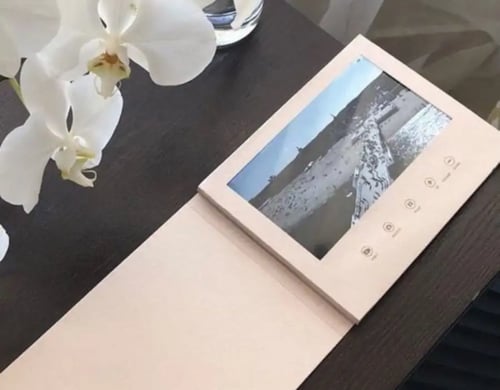 كرت فيديو لوضع المادة التعليمية وعرضها