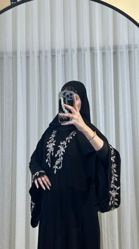 عباية شك وردي وفضي