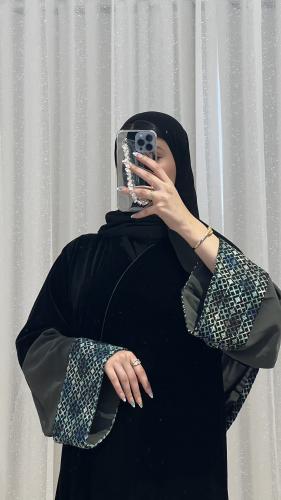 عباية مخمل اكمام زيتي