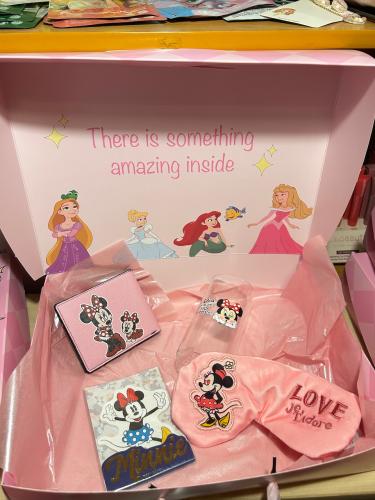 بوكس ميني ماوس : كاس ، محفظه ، غطاء نوم ، نوت