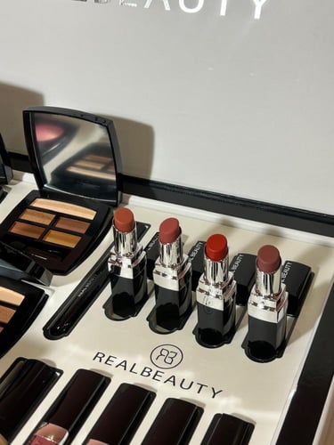 بوكس مكياج بديل شانيل كبير جميع محتويات المكياج