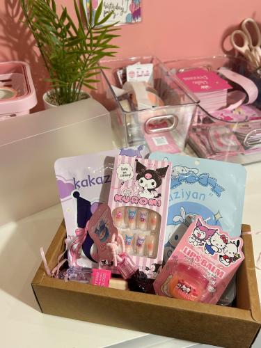 بوكس هديه: ٢ ماسك ، قلوس ، تنت ، مرطب ، اظافر