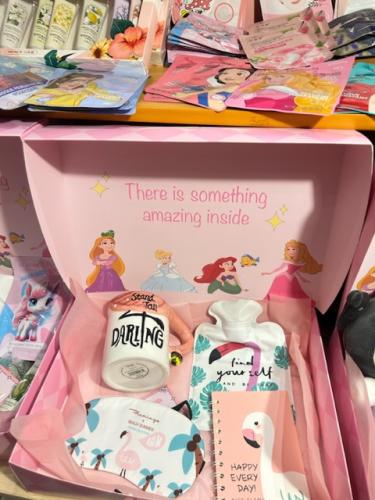 بوكس فلامينغو : فواحه ، كماده ، دفتر ، غطاء نوم