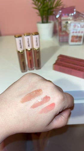 عرض ٣ قلوسات تنفخ ولون للشفايف