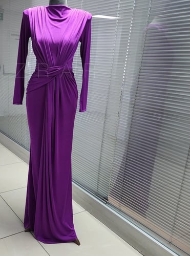 فستان سهرة لف من الخصر جيرسيه واكتاف بارزة