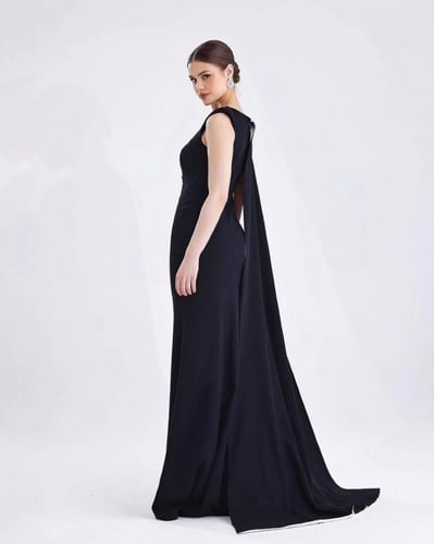 فستان سهرة اسود طويل كريب مرصع بالاحجار