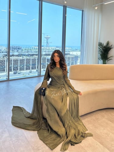 اوليڤيا فستان سهرة بلسيه بكيب وقفازات