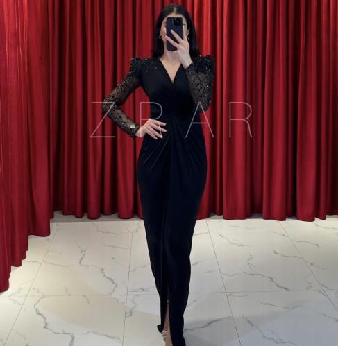 فستان سهرة انيق جيرسيه بخصر لف واكمام مزينة بالشك...