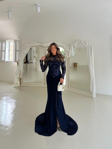 فستان ماكسي ليكرا وتل مطرز بالترتر