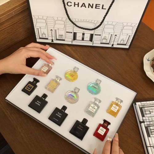 مجموعه شانيل 12 عطر مع الكيس