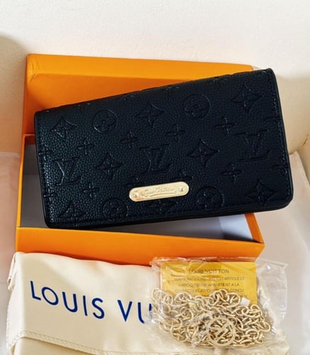 LOUIS VUTTION