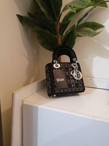 DIOR