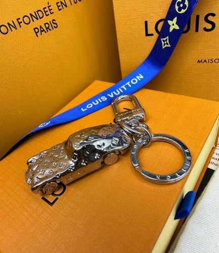 LOUIS VUTTION