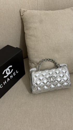 CHANEL فضي