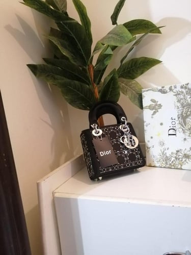 DIOR