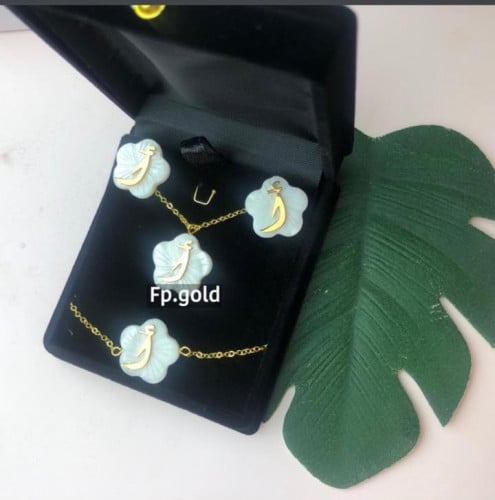 طقم قلاده و حلق و اسواره مطلي ذهب حرف أ