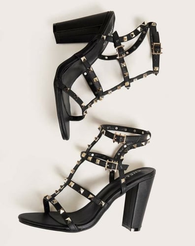 كعب عالي مزخرف اسود