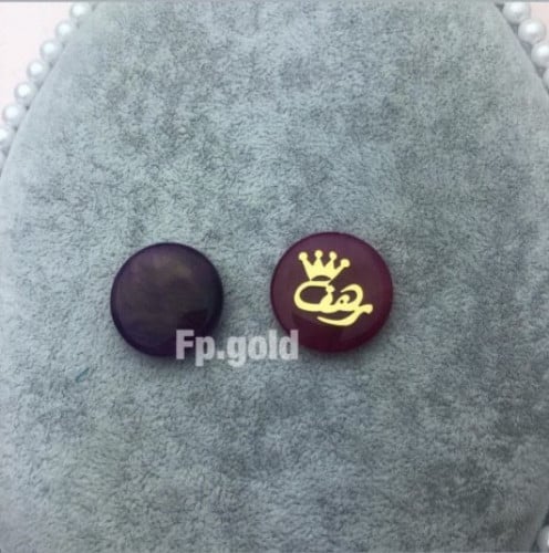 بروش مطلي ذهب تاج لون الفص بنفسجي او فوشي