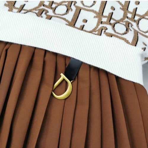 تيور ديور قطعتين البلوزة صوف مزين بميدالية ذهبي