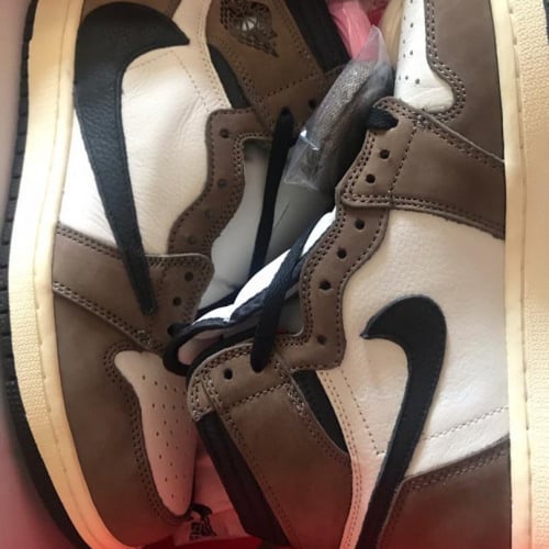 تسليم فوري Nike Air Jordan 1 retro high X Travis S...