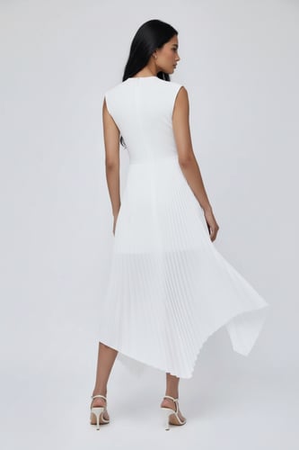 فستان ابيض ميدي طويل