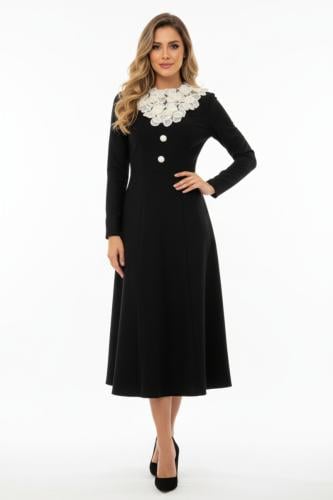 فستان أسود مزين بورد