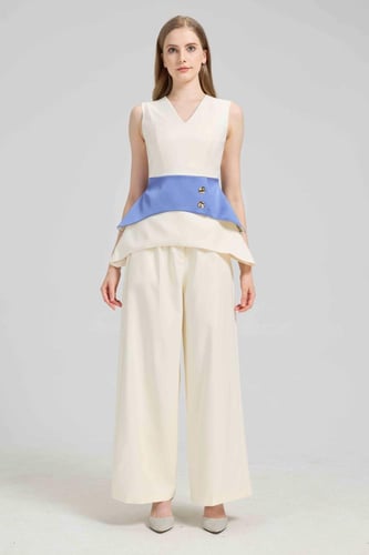 طقم بلوزة وبنطلون سماوي وبيج