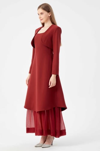 فستان احمر طويل مع جاكيت