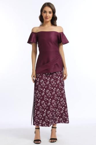 طقم بلوزة وتنورة بطبعات ورد