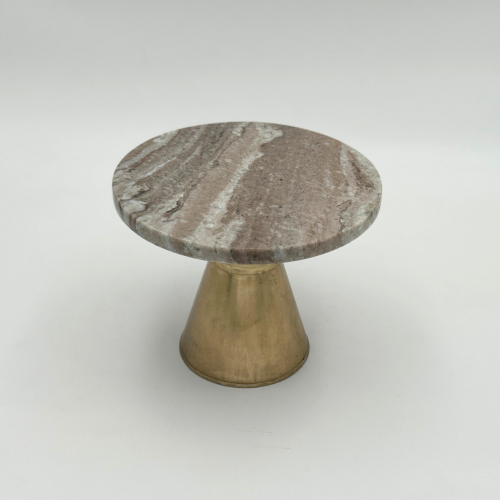 ستاند كيك رخامي بقاعدة ذهبية – إضافة فاخرة لضيافتك