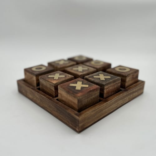 لعبة إكس أو خشبية بقطع ستيل ذهبي – تصميم فاخر - لع...