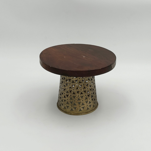 ستاند تقديم بقاعدة منقوشة وسطح خشبي – تصميم فاخر -...