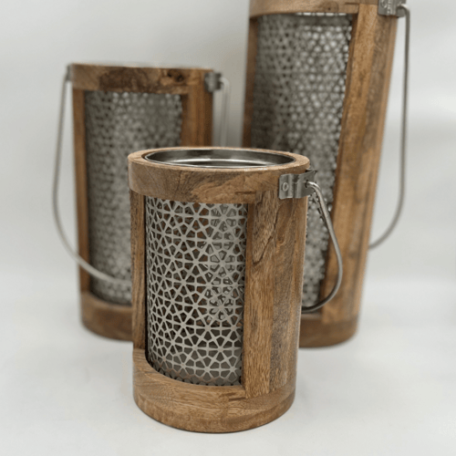 شمعدان خشبي فاخر بلمسات فضية منقوشة – 3 مقاسات