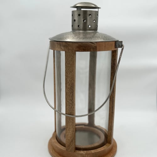 شمعدان خشبي ضخم بتصميم نيو كلاسيك ولمسات فضية - شم...