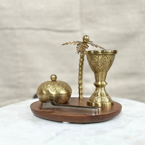 طقم مبخرة وصينية وعلبة بخور مع ملقاط ومجسم نخلة خش...