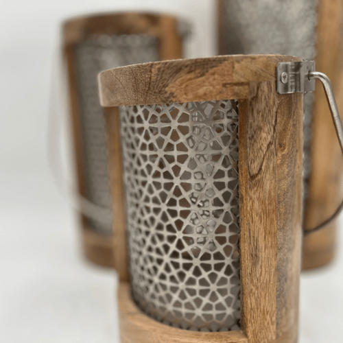 شمعدان خشبي فاخر بلمسات فضية منقوشة – 3 مقاسات