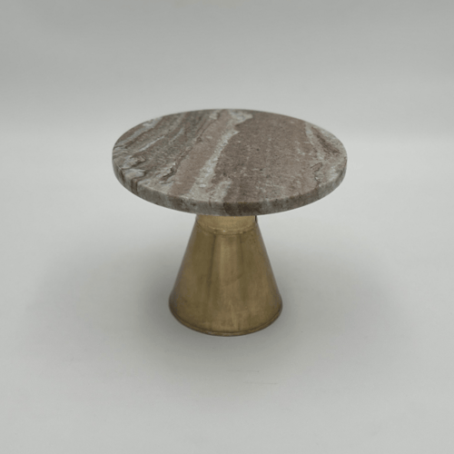 ستاند كيك رخامي بقاعدة ذهبية – إضافة فاخرة لضيافتك