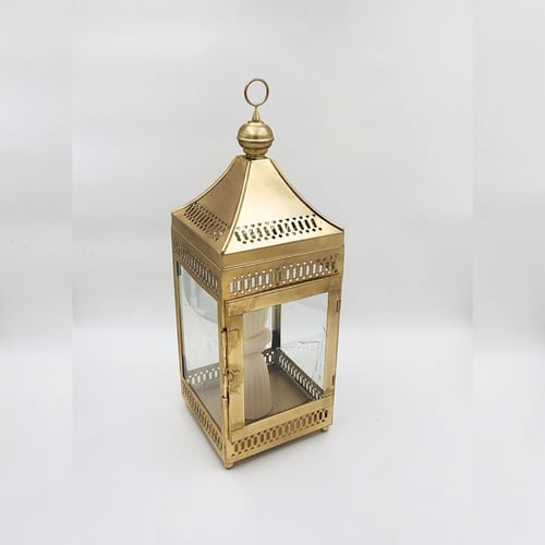 فانوس ذهبي فاخر بتصميم هرمي مربع يناسب المساحات ال...